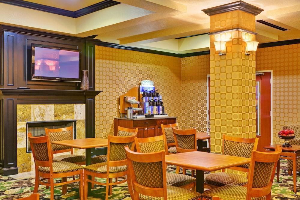 Holiday Inn Express Mccomb By Ihg Exterior photo