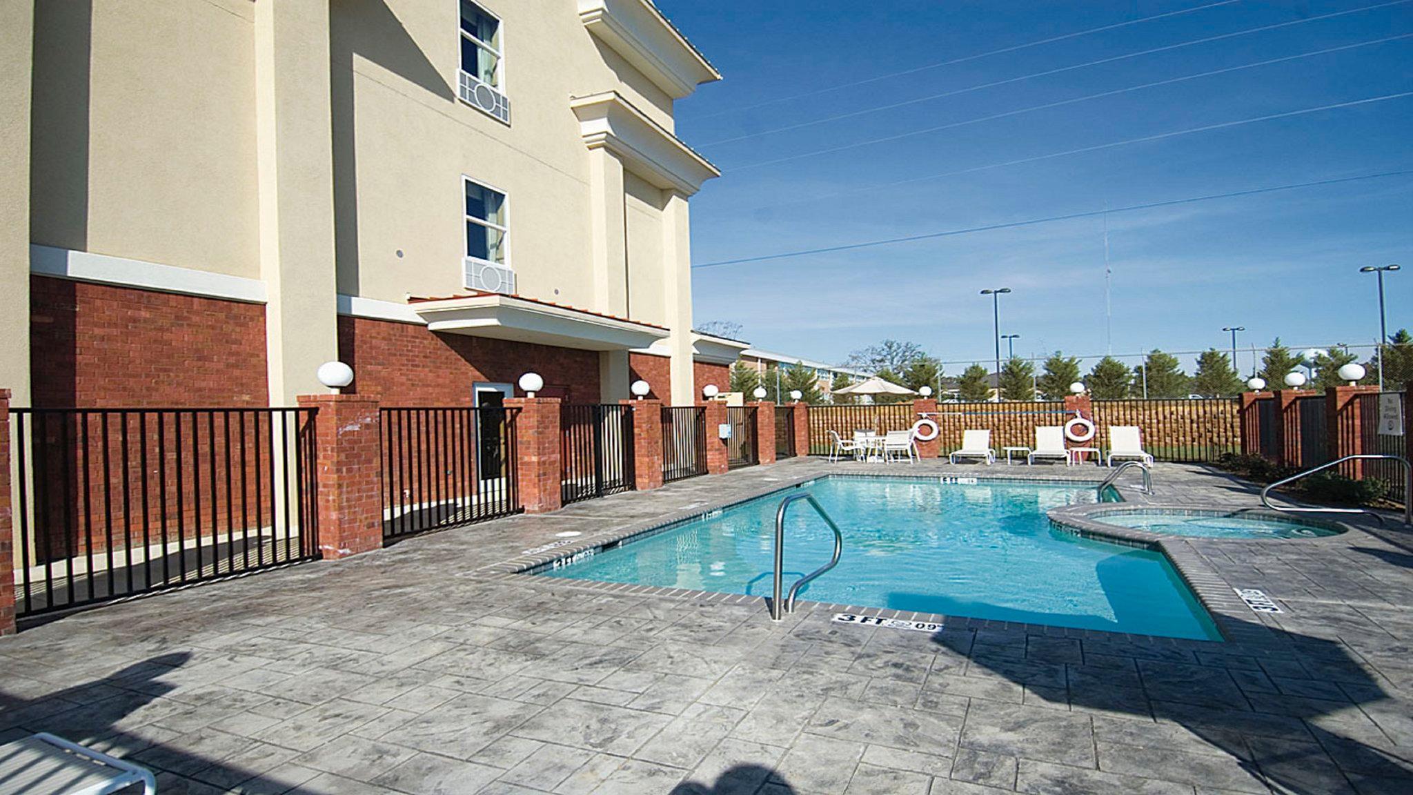 Holiday Inn Express Mccomb By Ihg Exterior photo