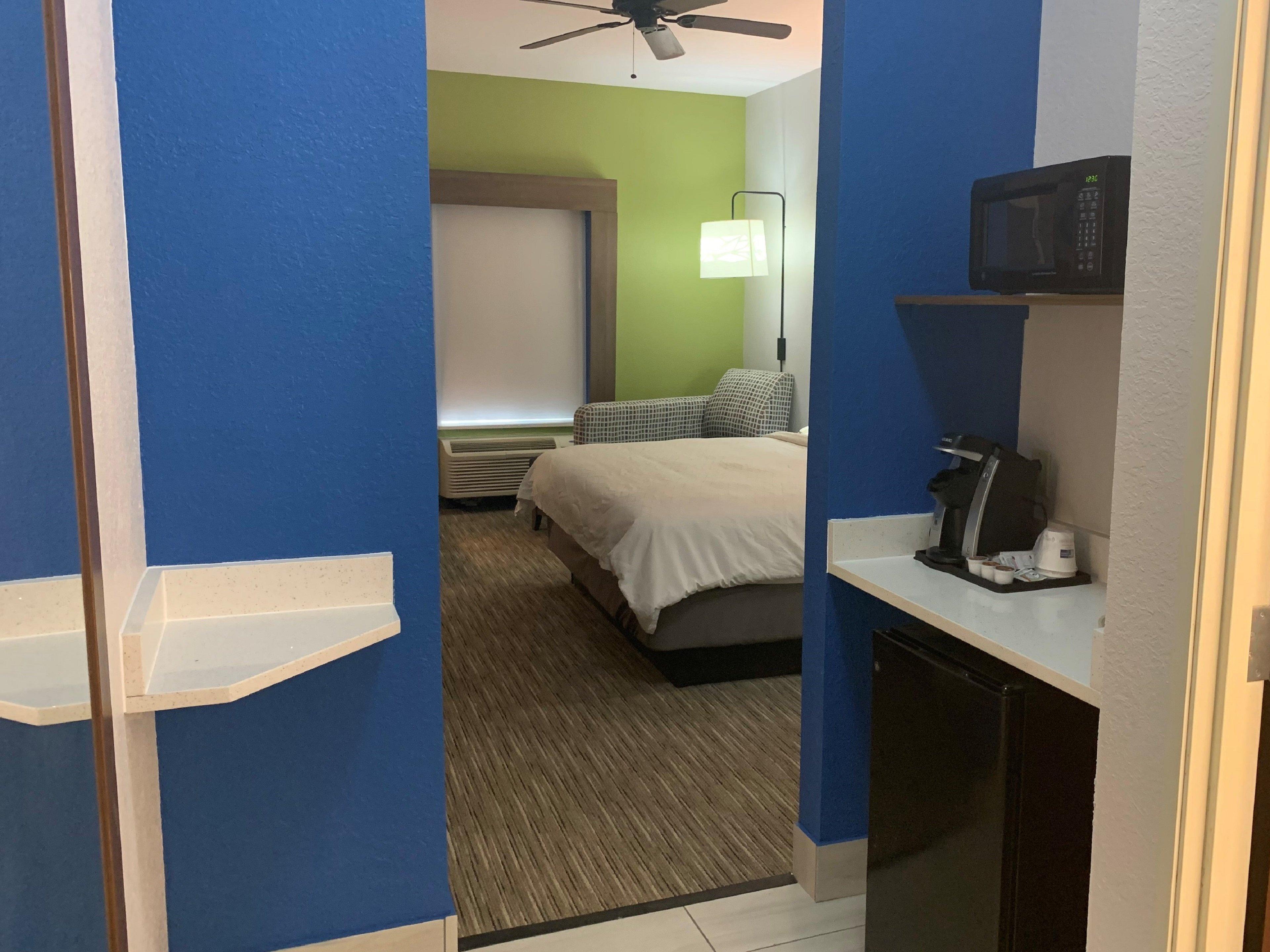 Holiday Inn Express Mccomb By Ihg Exterior photo